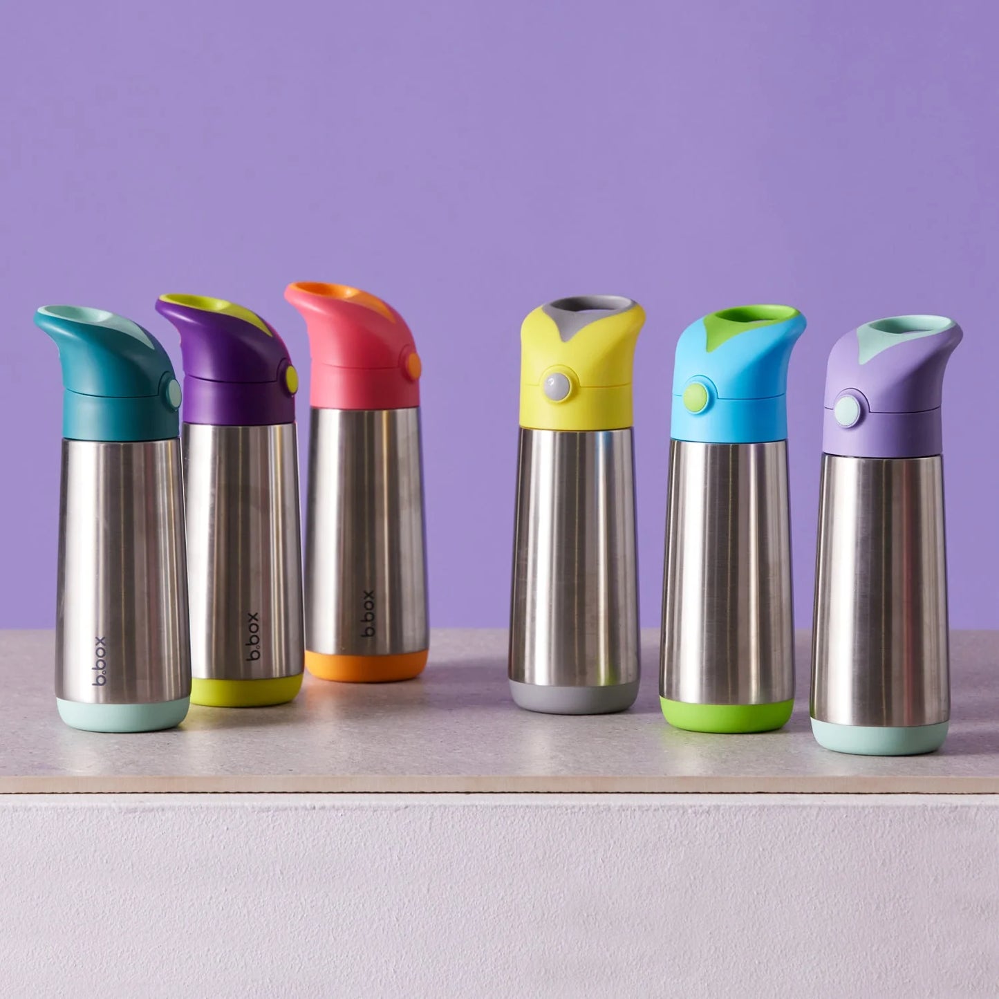 Botella térmica con bombilla para niños B.box, capacidad de 500 ml, diseño aislante y práctico, ideal para mantener líquidos fríos o calientes durante todo el día.