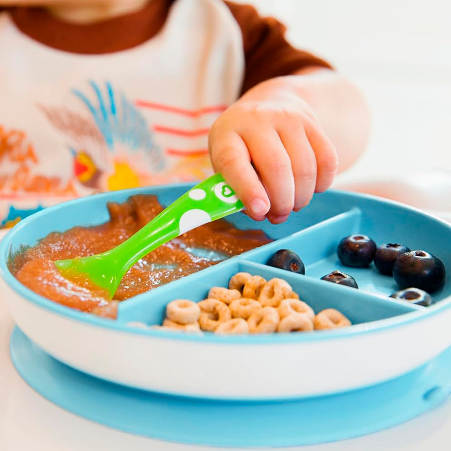 Plato Con Divisiones y Ventosa Stay Put Munchkin